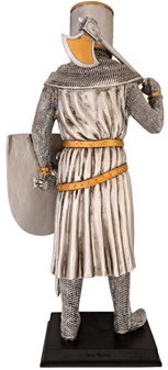 HISTORISK FIGUR. Stående crusader figur med økse og skjold