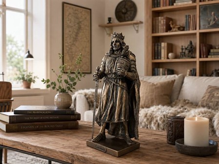 GAVER TIL MÆND. Flot dekorativ bronze figur af Kong Arthur