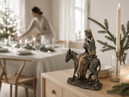 MARIA FIGUR. Maria med Jesusbarnet på et æsel på vej til Jerusalem