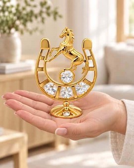 Forgyldt hestesko med Swarovski-krystaller. For heldigvis