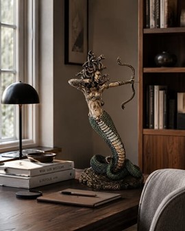 Frygtindgydende smuk Medusa figur. Iøjnefaldende smuk boligindretning