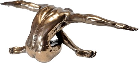 FIGUR MAND. Flot bronzeskulptur af nøgen mand i kunstnerisk stilling