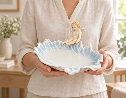 JULEBORD DEKORATION. Elegant porcelæn tallerken med englemotiv