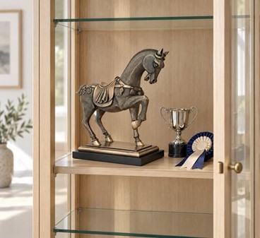 Gave til Rytter. Bronze Hestefigur. Symbol på Styrke, Frihed, Skønhed