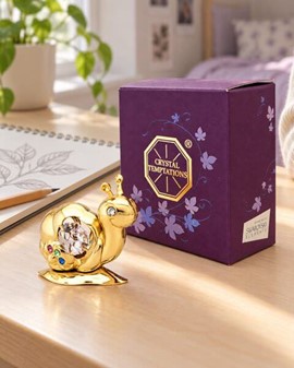 Forgyldt snegl med Swarovski-krystaller. En lille, men unik gave