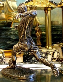 GAVE TIL FODBOLDSPILLER. Smuk fodboldspiller figur til en gave