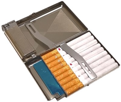 GAVE TIL SVIGERFAR. Cigaretetui metal med lighter, 18 cigaretter