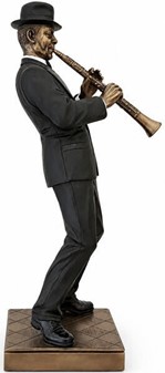 GAVE TIL MUSIKER. Flot bronzefigur af Jazz klarinettist. Reol pynt