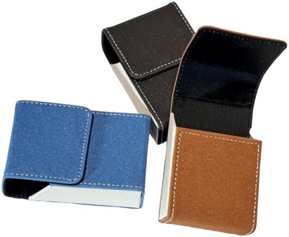 ETUI TIL CIGARETPAKKE. Elegant cigaretetui med magnetisk lukning