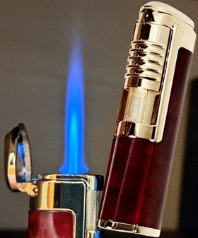 Luxuriøs Mahogni Gaslighter med Kraftig Stormflamme