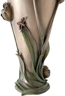 Tulipan vase til tørrede blomster. Kunst og natur i ét tidløst design