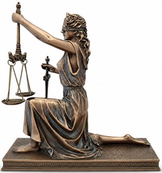 Eksklusiv Justitia figur. Perfekt gave til jurister og nyuddannet