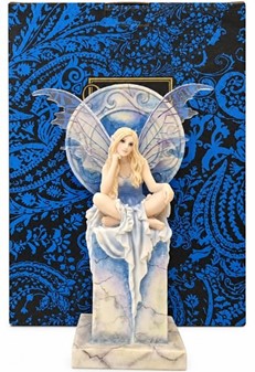 Blå Himmel Fe Figur. En Drøm i Marmor. Fantastisk Polyresin Figur