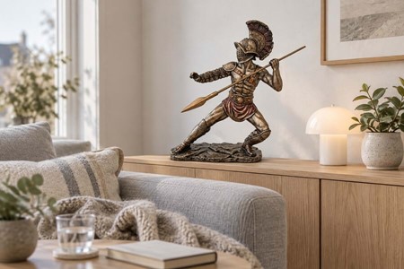 GLADIATOR FIGUR. en slave i kamp med spyd i arenaen det gamle Rom