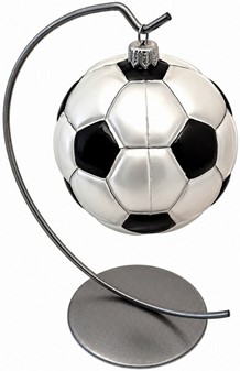 Julepynt fodbold. Glas julekugle i form af sort og sølv fodbold