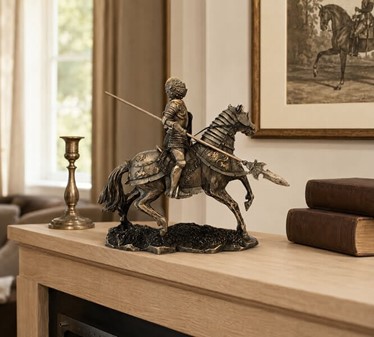 Ridder på hest statue. En Stue Dekoration Med Historie og Sjæl