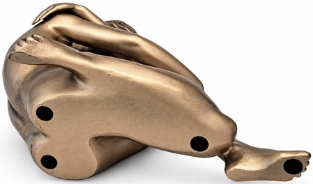 BILLIG KÆRESTE GAVE. Bronze statuette af siddende nøgne kvinde