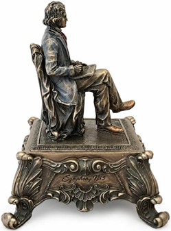 ROMANTISK GAVE. Dejlig figur med spilledåse - Ludwig Van Beethoven