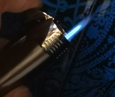 LIGHTERE TIL SALG. Forbløffende og billig lille stormlighter