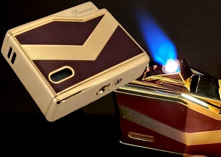 Rød og Guld Lighter i Elegant Design. Tidløs Sti, eksklusiv, gaveklar