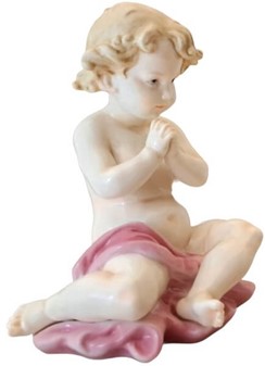ENGEL FIGUR. Charmerende porcelæn figur. Et symbol på ro og skønhed