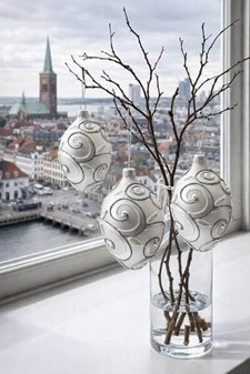 Kongeligt jule æg i håndmalet glas. Unik pynt med wow-effekt! H: 12 cm