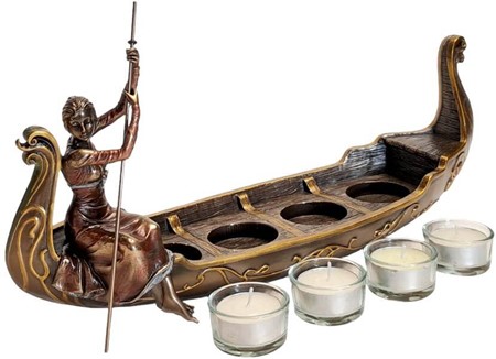 STUE DEKORATION, LYSESTAGE. Bronze figur, kvinde i venetiansk gondol