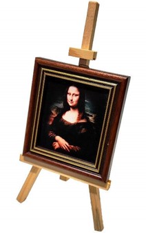 MONA LISA. Smuk miniaturemaleri i ramme med lille staffeli