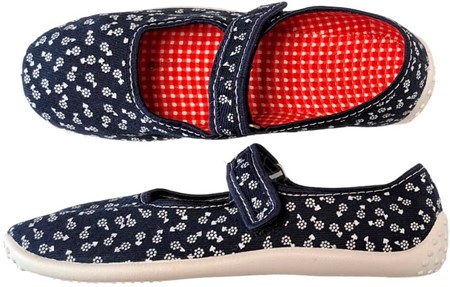 GAVE TIL PIGE. Billige navy sko med gummisål og velcrolukning. 179 kr
