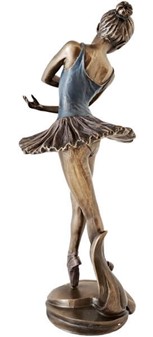 GAVE TIL SØSTER. Dekorativ gave figur af en ballerina i dans