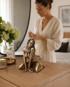 GAVEIDEER TIL MÆND. Flot Veronese bronze figur af en nøgen kvinde