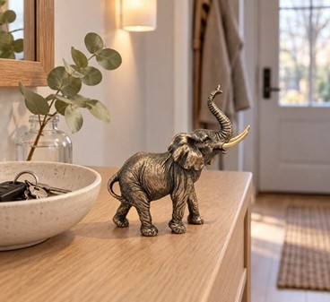 Elefantfigur Bronze. Smuk dekoration, symbol på lykke og velstand