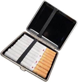GAVEIDE MAND. Billige, tyske cigaretetui af natur læder i cognac