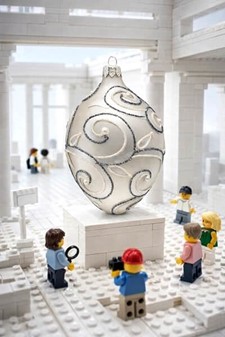 Kongeligt jule æg i håndmalet glas. Unik pynt med wow-effekt! H: 12 cm