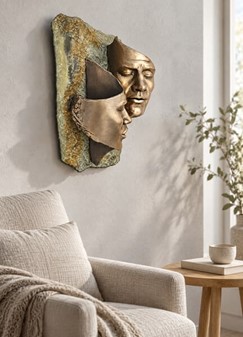 Evig kærlighed i sten – Skulptur Der Forbinder Sjæle På Væggen