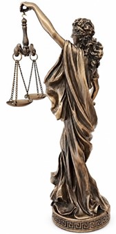 GAVE TIL JURIST. Eksklusiv bronze figur af Justitia gudinde
