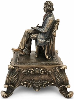 ROMANTISK GAVE. Dejlig figur med spilledåse - Ludwig Van Beethoven