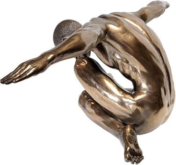 FIGUR MAND. Flot bronzeskulptur af nøgen mand i kunstnerisk stilling