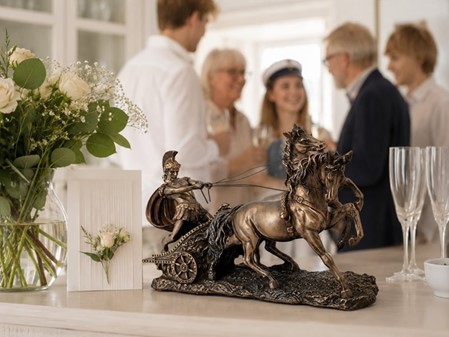 ROMERSK STRIDSVOGN. Unik skulptur til hjemmet dekoration. Gave kunst