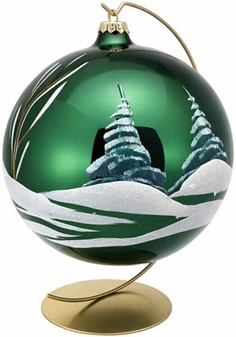 Fantastiske glas julekugle i funklende grøn med vintermotiv. Ø 20 cm