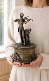 Tidsrejse til Wien. Elegant Johann Strauss Bronzefigur med Spilledåse