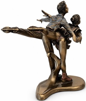 En betagende figur af kunstskøjteløb par. Gaveidé til fans og atleter