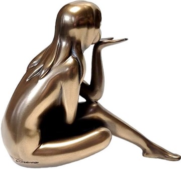 Lille figur, stor følelse. Bronzeinspiration af siddende nøgen pige