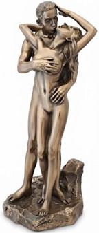 ROMANTISKE FIGURER. Figur af forelsket par i en kærlighed omfavnelse