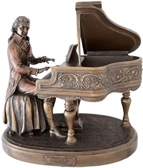 STUE INDRETNING. Unik og realistisk skulptur af Mozart ved klaveret