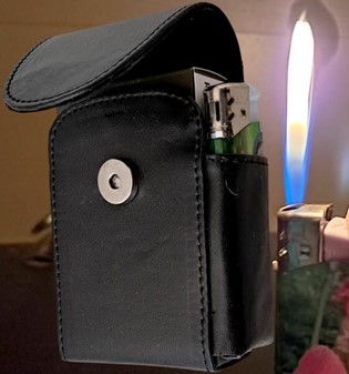 KØB CIGARETETUI. Læder etui til cigaretpakker + en lighter, kun 129 kr