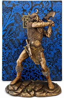 Viking figur. Bronzefigur af mægtige kriger, der svinger sin økse