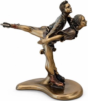 En betagende figur af kunstskøjteløb par. Gaveidé til fans og atleter