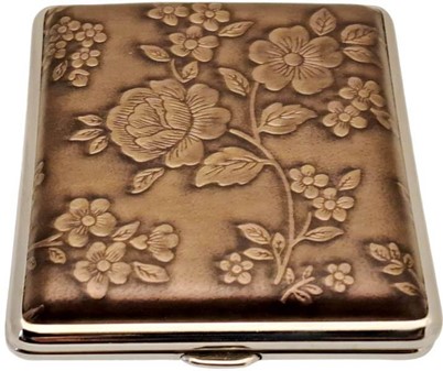 FØDSELSDAGSGAVE TIL HENDE. Lyngfarvet cigaretetui med blomster