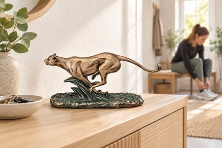 Bronze figur af gepard på flugt. Fænomenal pynt til hjemmet og kontor